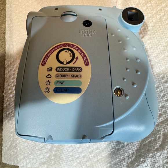 Blue Instant Camera - Picture 3 of 4